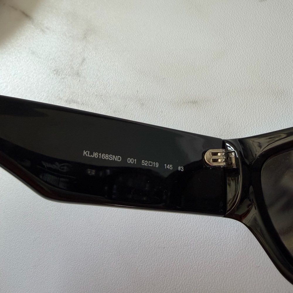 Disney100 x Karl Lagerfeld Donald Duck Sunglasses NWT Collector - Picture 6 of 7